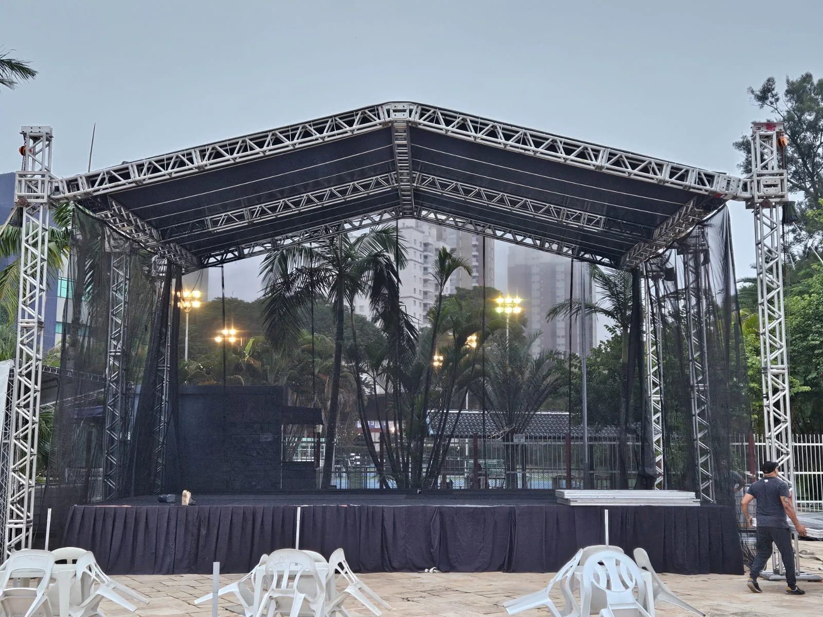 Palco Praticável em alumínio montado pela R2R Eventos — foto 6