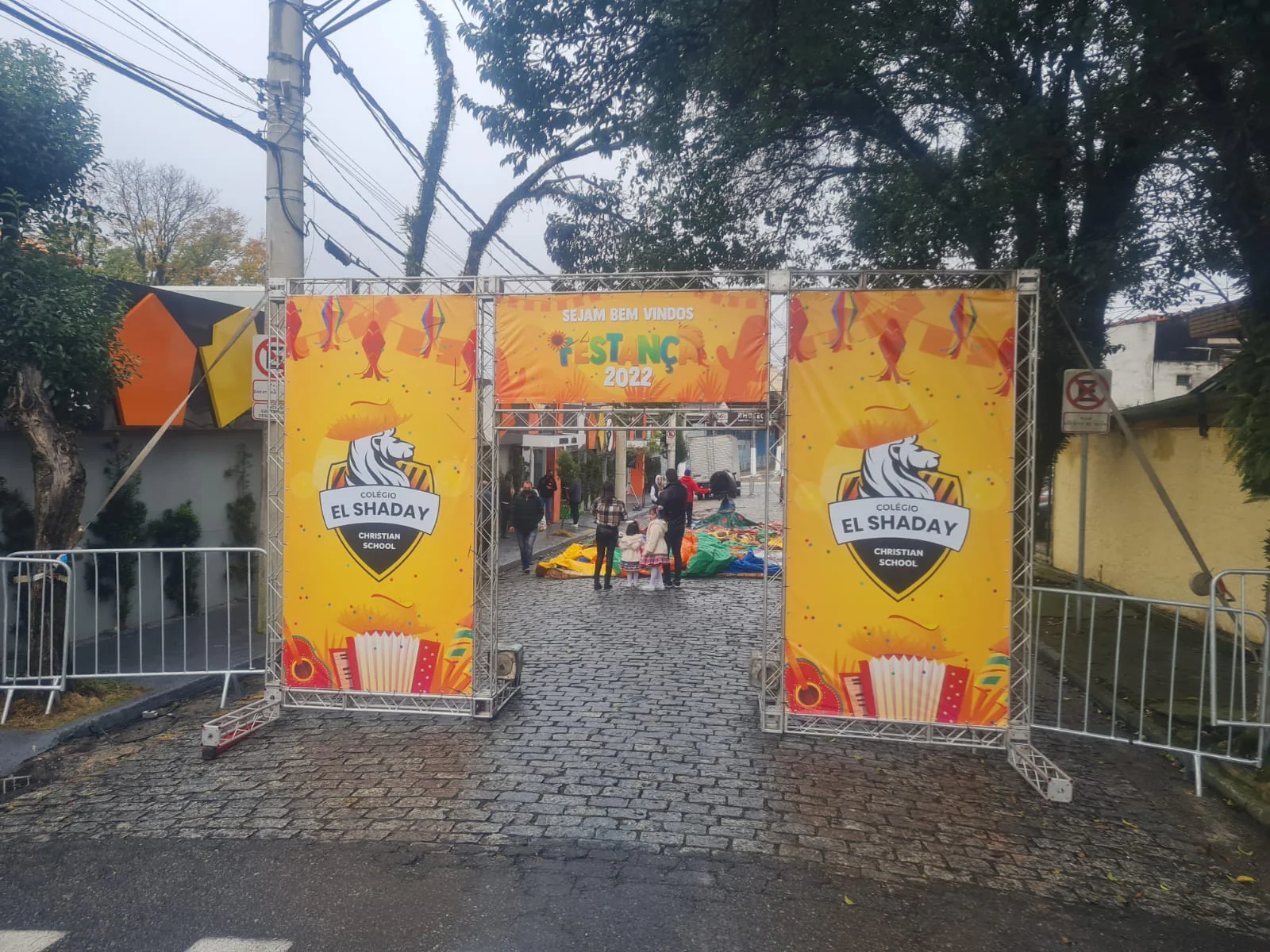 Pórtico em alumínio montado pela R2R Eventos — foto 1