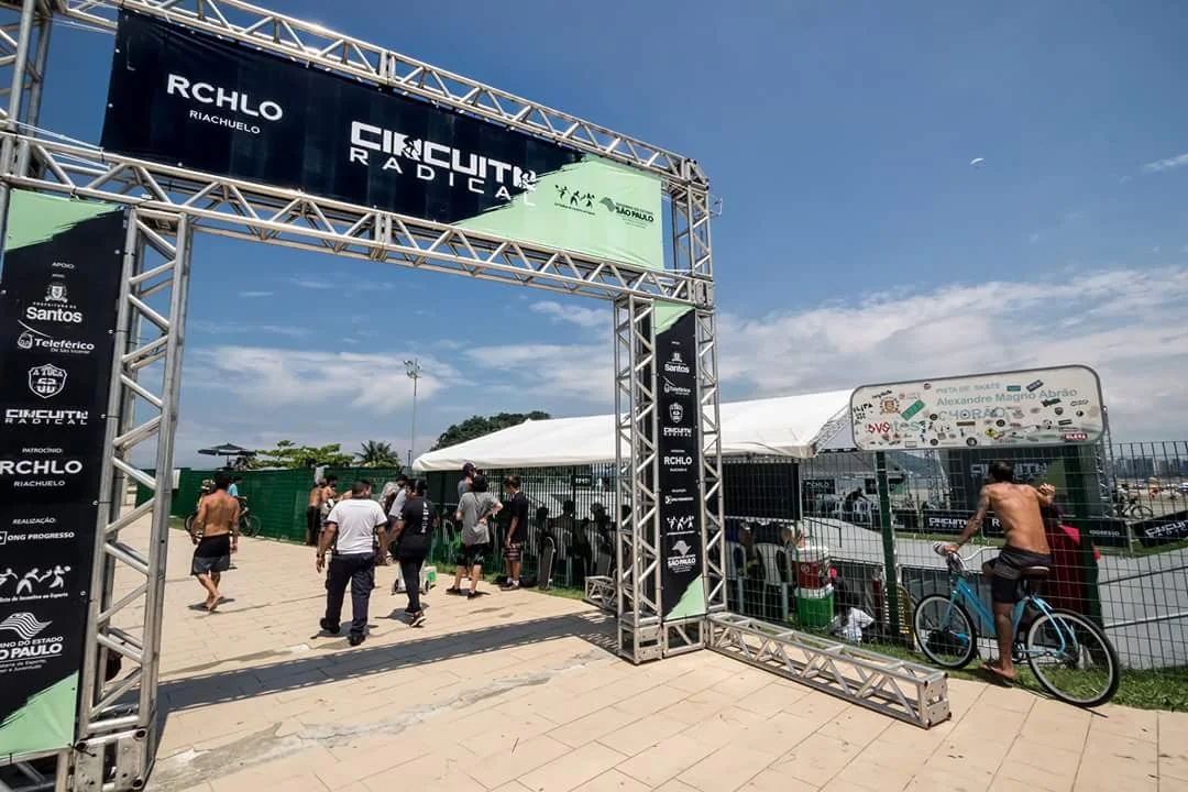 Pórtico em alumínio montado pela R2R Eventos — foto 4