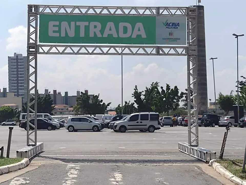 Pórtico em alumínio montado pela R2R Eventos — foto 5
