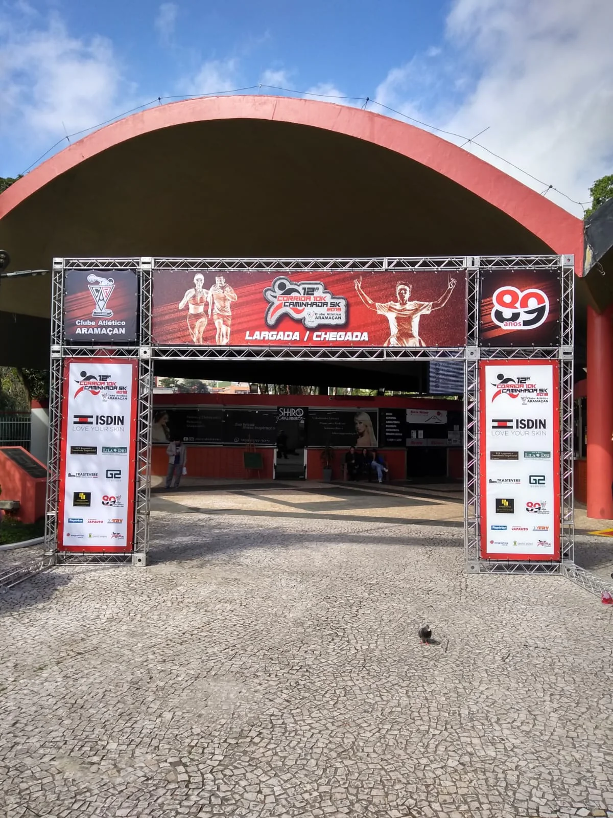 Pórtico em alumínio montado pela R2R Eventos — foto 6